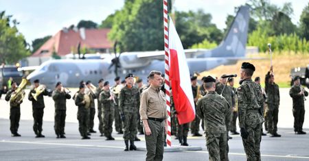 Wrocław. Ostatni żołnierze wrócili z Afganistanu. Witał ich minister Mariusz Błaszczak