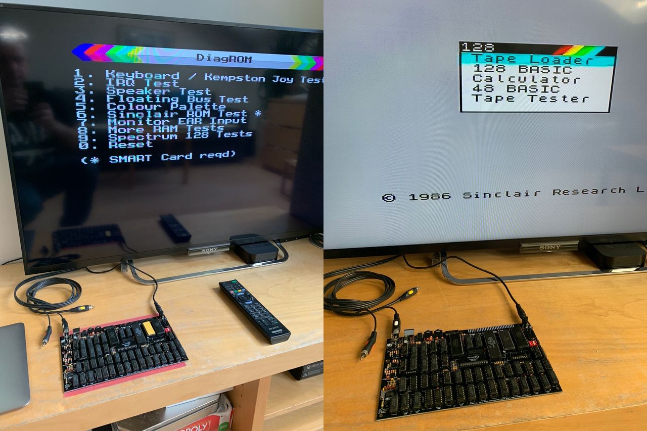 Po lewej komputer uruchomiony na ROM do diagnostyki. Po prawej już docelowy, ROM ze 128K "Tostrack"