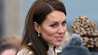 Pierwsze zdjęcie Kate Middleton od operacji zostało "ZMANIPULOWANE"?! "Pokazuje niespójność w ułożeniu lewej ręki księżniczki Charlotte"