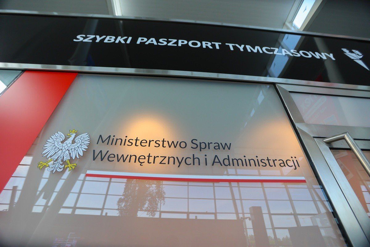Punkt wyrobu tymczasowego paszportu na lotnisku we Wrocławiu
