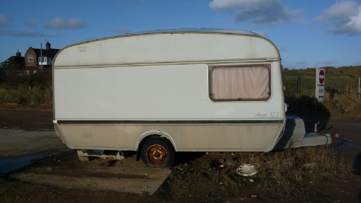 Zwłoki małżeństwa w przyczepie 