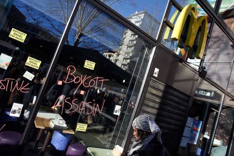 Wojna uderzyła rykoszetem w wielki biznes. McDonald's odkupuje swoje lokale w Izraelu
