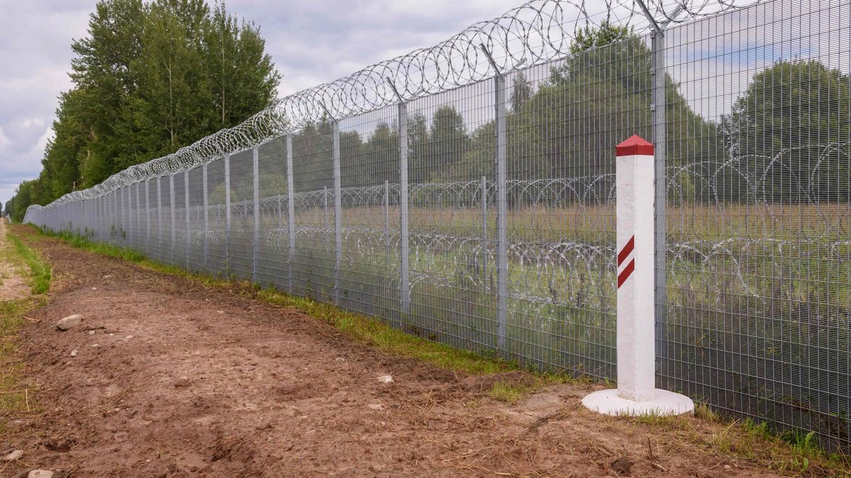 Na granicy Łotwy z Białorusią też stoi mur. Zdjęcie ilustracyjne