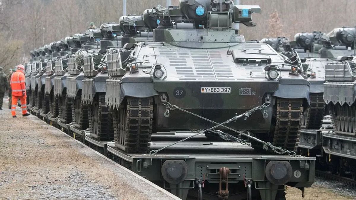 Bojowe wozy piechoty Marder podczas transportu