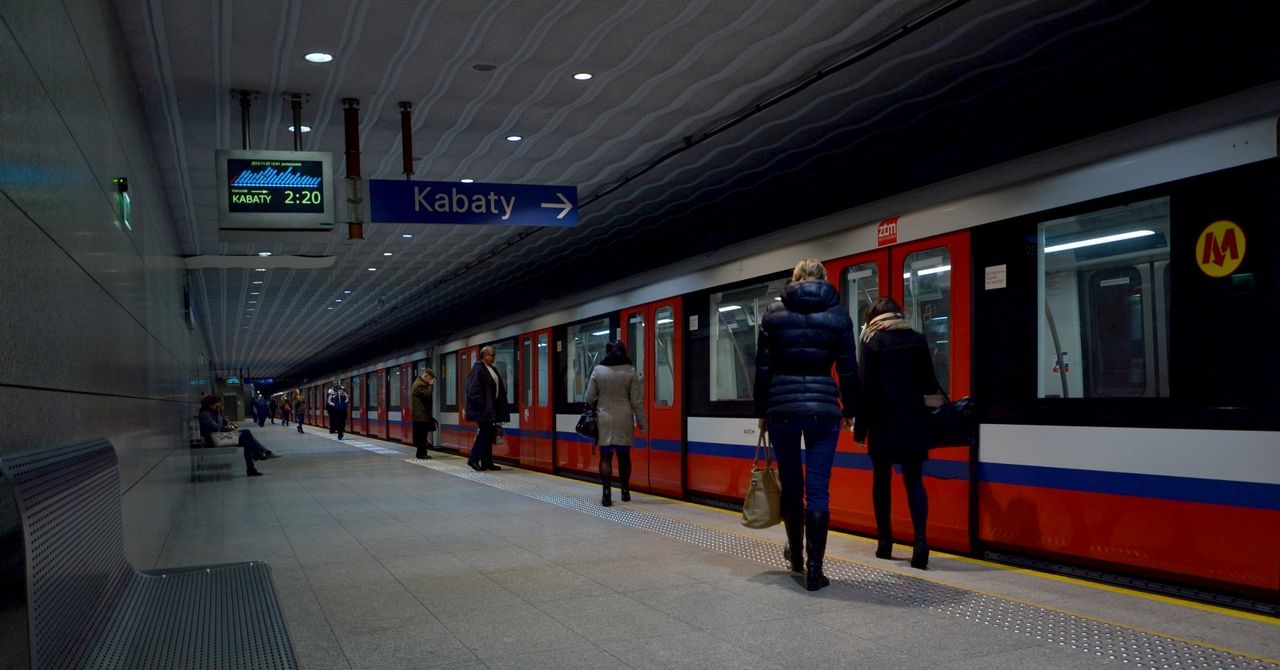 Poranna awaria w metrze. Pociągi nie kursują na kilku stacjach