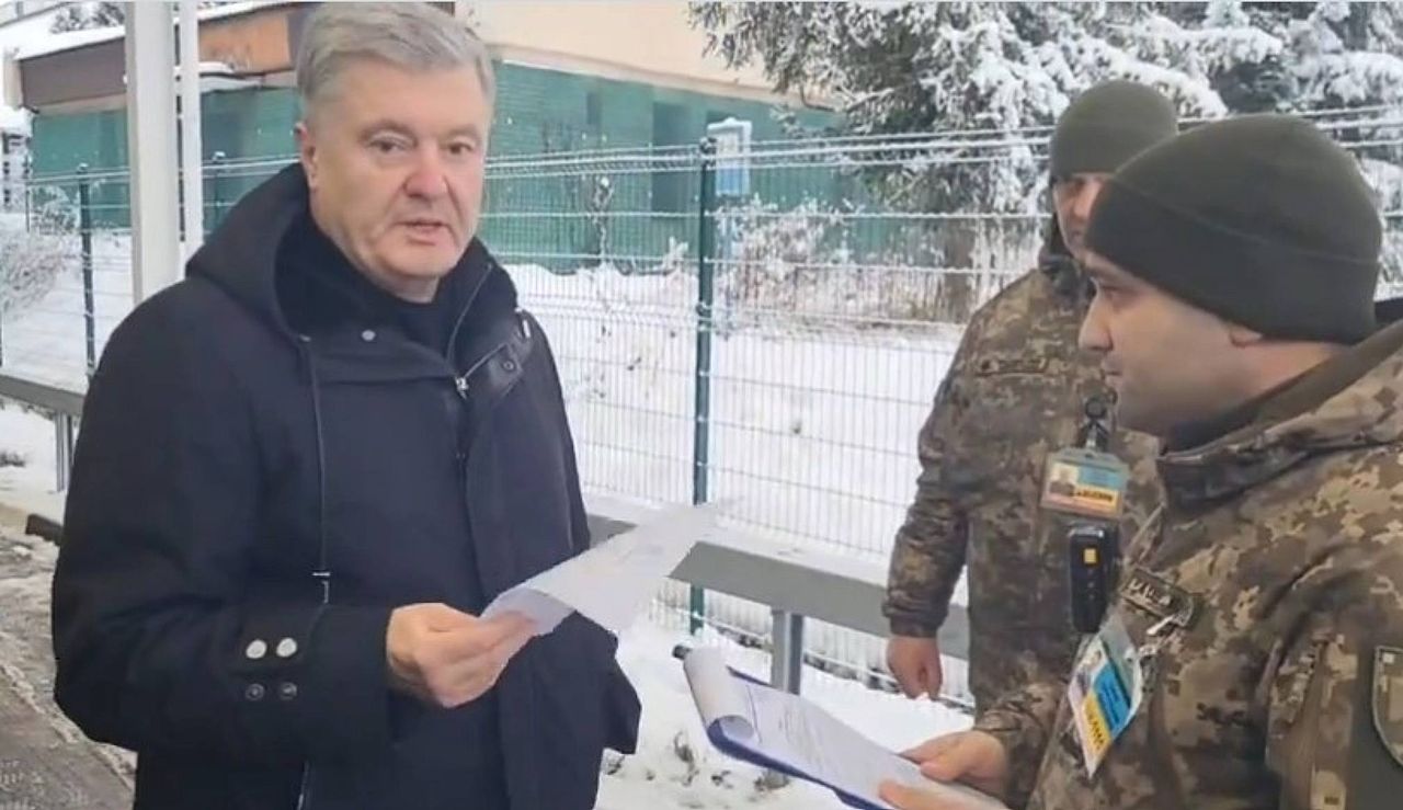 Petro Poroshenko blocked at border: Alleges political sabotage by Zelenskiy's office
