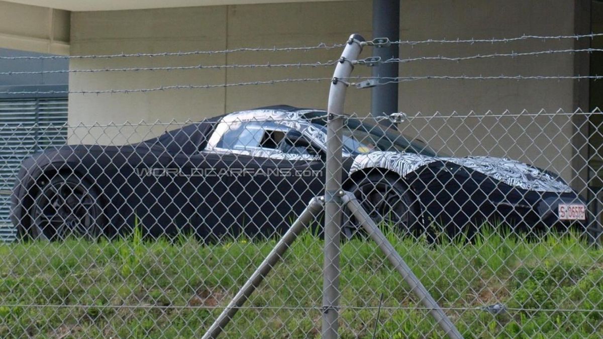 Zakamuflowany następca McLarena F1 (model P12)