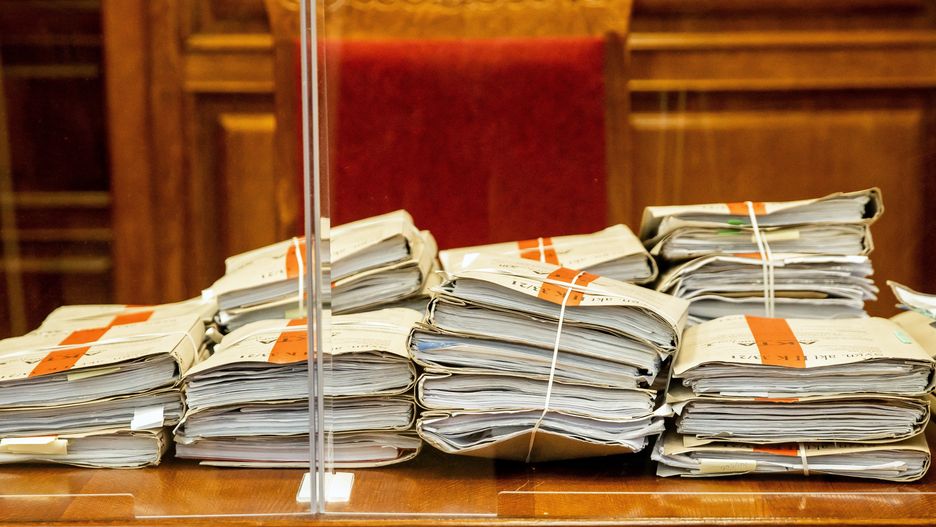 Akta sprawy na sali Sądu Okręgowego w Koszalinie