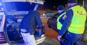 Policjant chce zajrzeć do bagażnika. Poproś o ten dokument