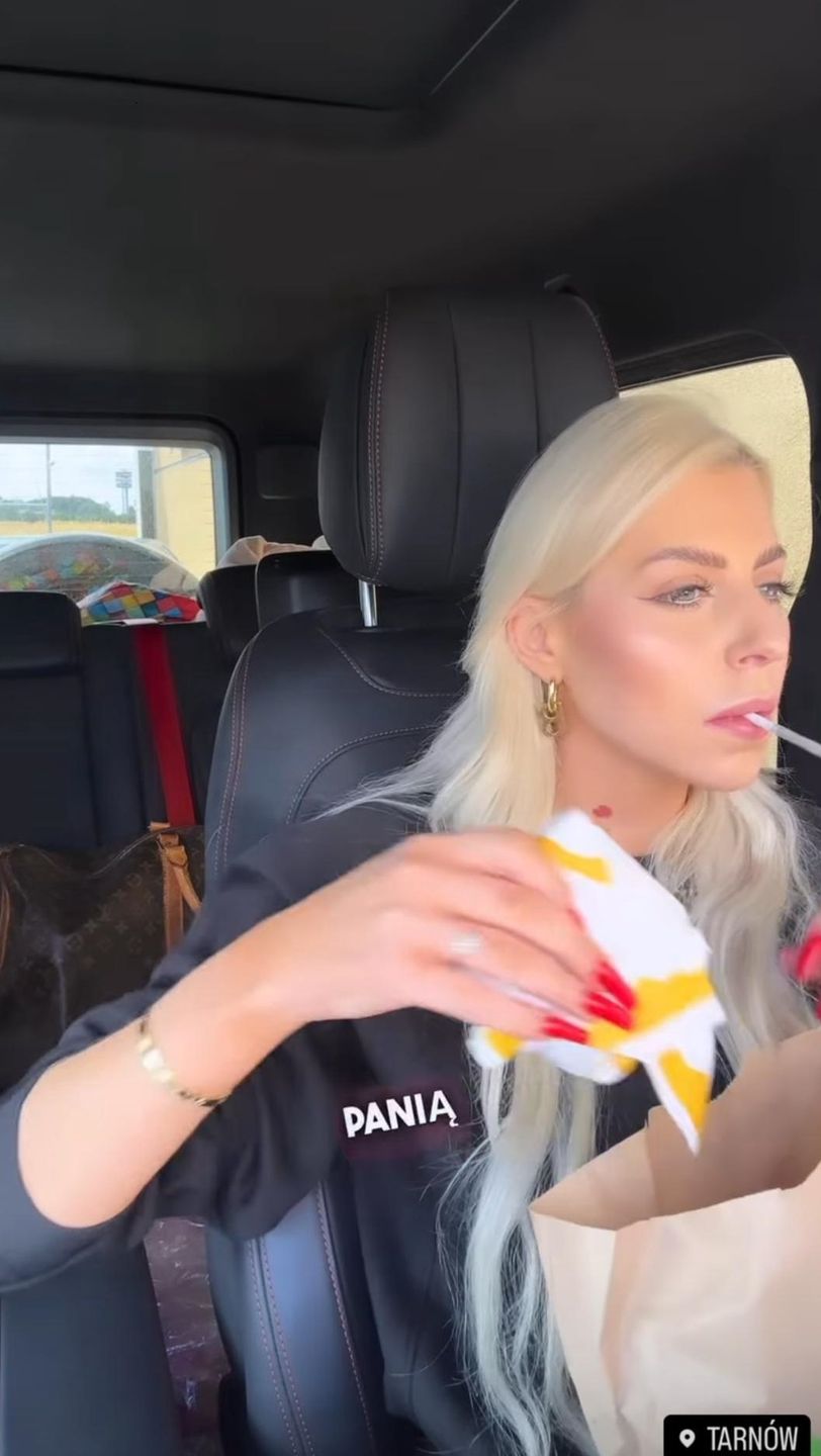 Julia Von Stein awanturuje się w fast foodzie