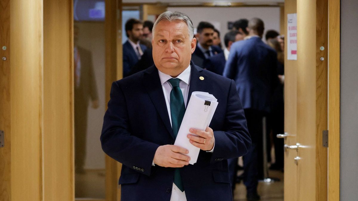 Szczyt UE ws. pomocy dla Ukrainy
Hungary's Prime Minister Viktor Orban arrives prior to the start of a European Council meeting at the European headquarters in Brussels, on February 1, 2024. EU leaders are to gather in Brussels on February 1, 2024, for a meeting of the European Council, where they will discuss aid to Ukraine as the war nears its second anniversary. (Photo by Ludovic MARIN / AFP)
LUDOVIC MARIN