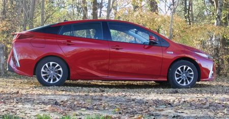 Toyota Prius przetarła szlaki, zanim ekologia była modna. Teraz może sama paść jej ofiarą