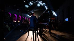 Gdynia: Kuba Badach. Wiemy, które gwiazdy wystąpią na Jazzy Christmas w Teatrze Muzycznym i utwory, które zabrzmią podczas koncertu