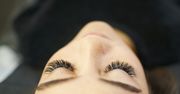 Planujesz przedłużanie rzęs? Lepiej to zobacz! Zabieg może mieć opłakane skutki
