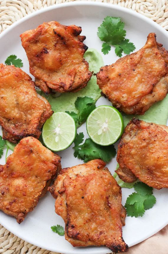 Chicken thighs with avocado sauce will be a feast for the palate.