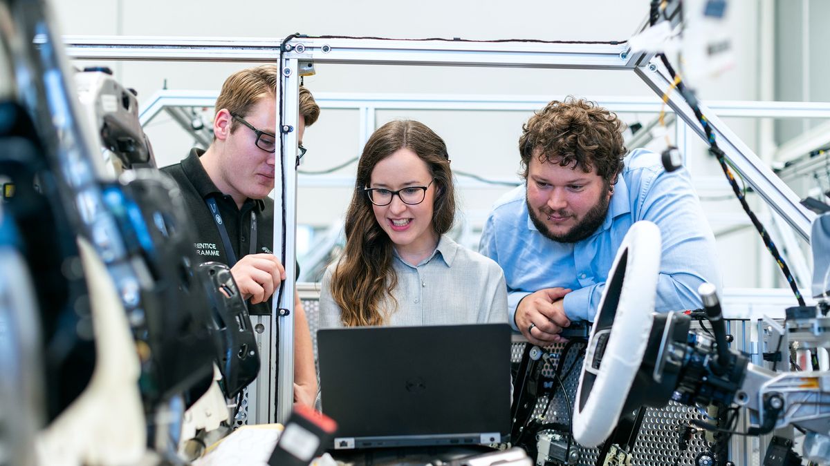 Ile zarabiają pracownicy branży motoryzacyjnej?