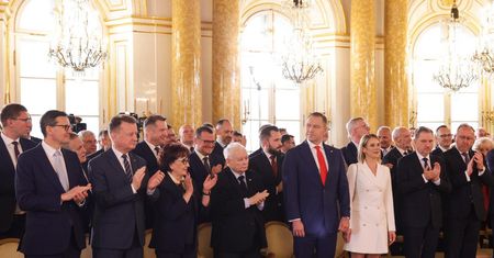 Politycy PiS "układają się" z Nawrockim. Exposé Tuska wykpił nawet prezydent elekt. Kulisy