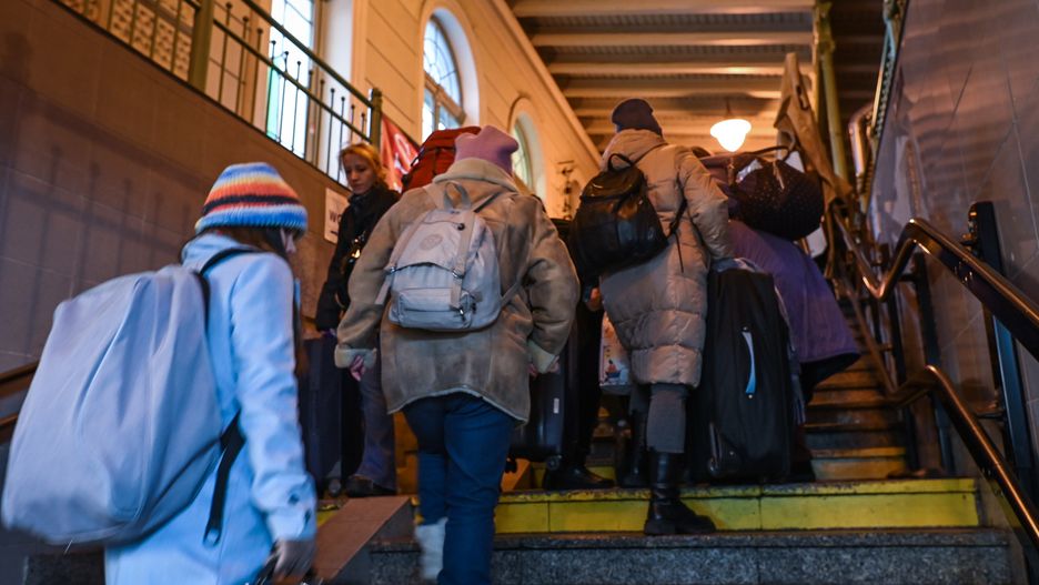 People arriving from Ukraine on their way to the train station in Przemysl.
According to research conducted by Lalafo, about half of Ukrainians who came to Poland because of the war are of working age. Over 96% are women aged 30-50, 16% are under this age, and 10% are elderly. As per the Lalafo survey, almost 90% have children, usually one or two. Half of forced migrants from Ukraine want to return home after the war, while about 12% express a desire to stay in Poland.
On Thursday, December 22, 2022, in Przemysl, Subcarpatian Voivodeship, Poland. (Photo by Artur Widak/NurPhoto via Getty Images)