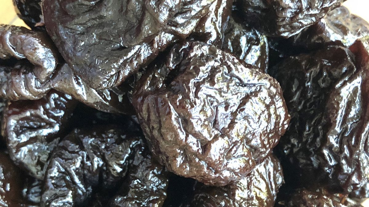 Jakie właściwości mają suszone śliwki?