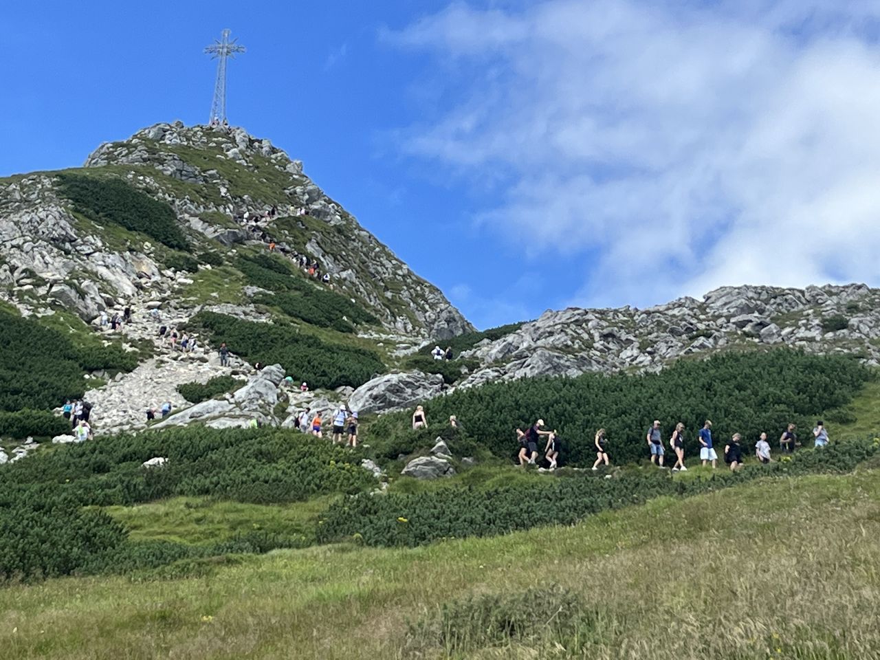 Ostatni odcinek szlaku na Giewont jest w sezonie zakorkowany