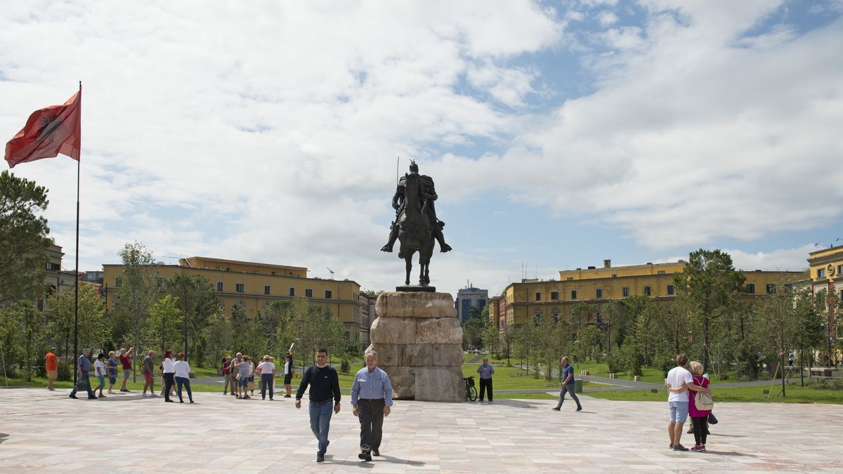 władze Albanii chcą utworzyć w Tiranie państwo muzułmańskie na wzór Watykanu