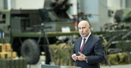Prezes PGZ mówi, co oznacza brak podpisu Nawrockiego po ustawą o SAFE