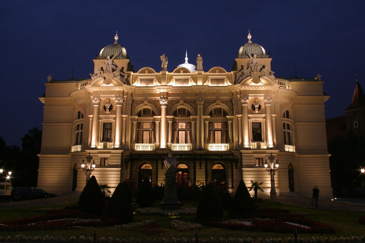 Teatr im. Słowackiego mieści się tuż przy Rynku Głównym w Krakowie