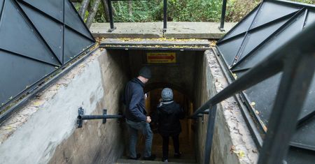 Stawiali domy, teraz robią schrony. Chętnych nie brakuje
