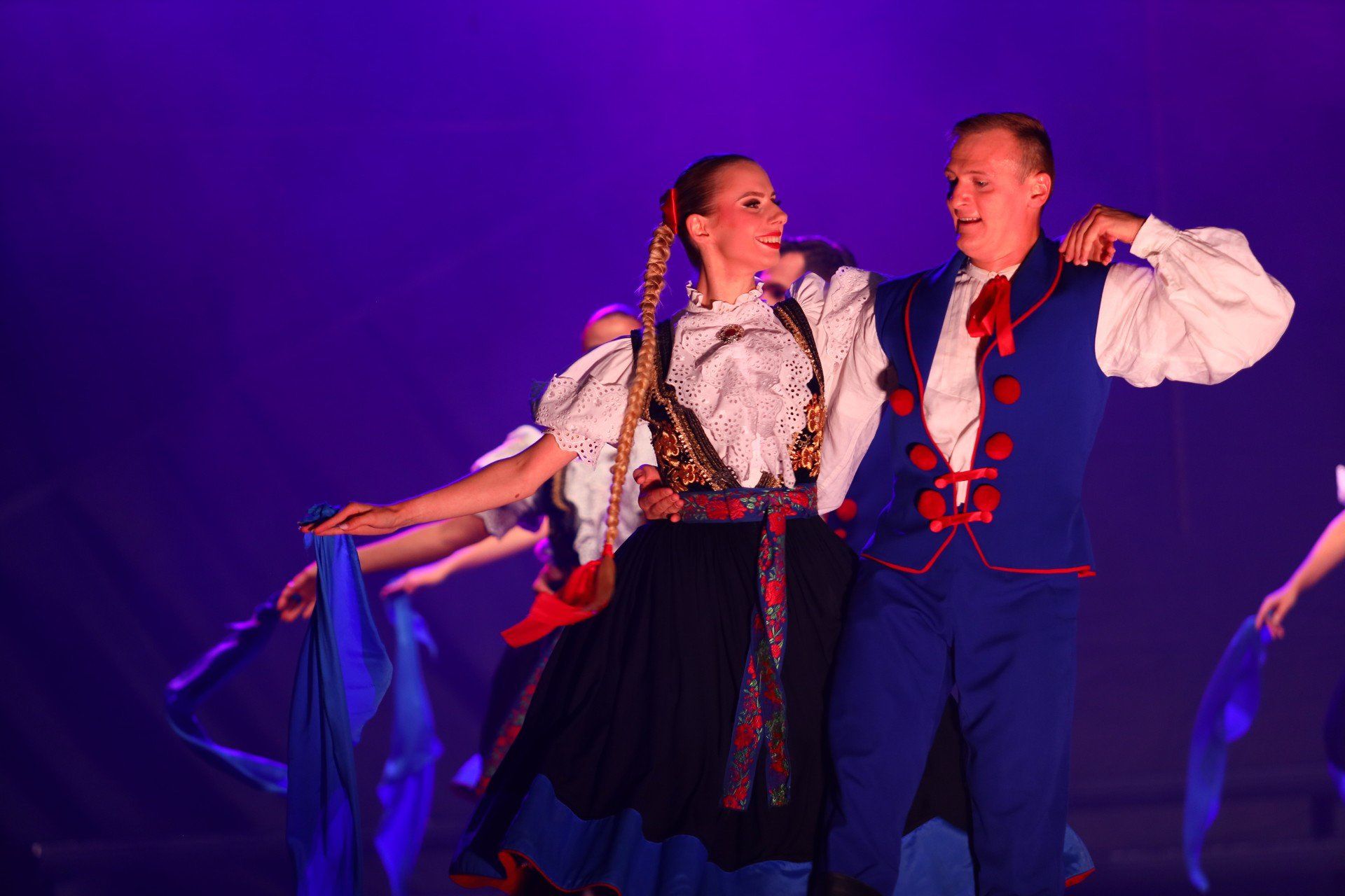 Artyści oczarowali publikę muzyką i tańcem w kolorowych strojach