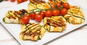 Zrób z cukinii koperty i włóż do środka te produkty. To będzie grillowy hit