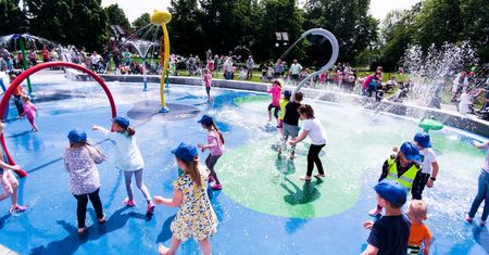 Chorzów. Dzień Dziecka. Pierwszy w mieście wodny plac zabaw otwarty