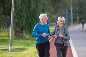 Długie życie w dobrej formie, czyli seniorzy nie siedźcie sami w domu
