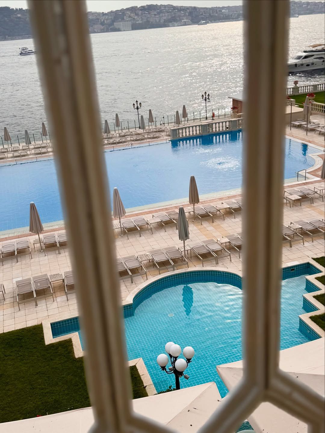 Kadr z tureckiego hotelu wykonany przez Kubę Wojewódzkiego