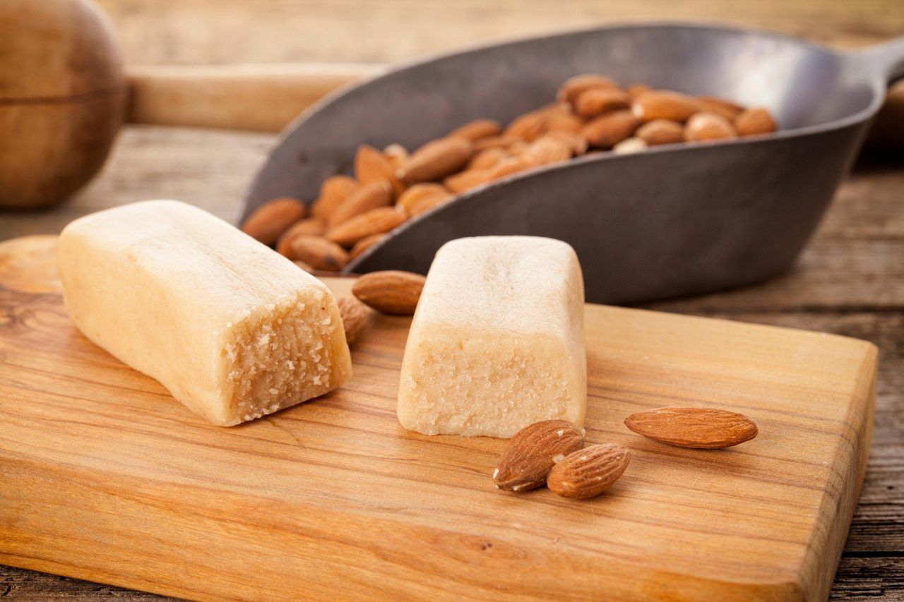 Marcepan do ciast. Przepis na masę z migdałów