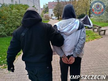 Szczecin: 17-latek napadł na 13-latka w autobusie miejskim. Zmusił go do oddania bluzy wartej 500 złotych