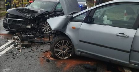 Nadmierna prędkość, przyczyną groźnego wypadku. Cztery osoby w szpitalu