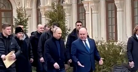 Putin na Krymie. Uwagę zwraca jeden szczegół