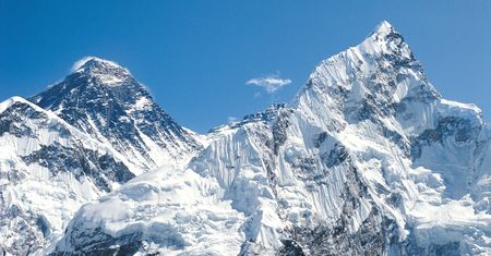 Rzeka podnosi Mount Everest. Zaskakujące badania naukowców