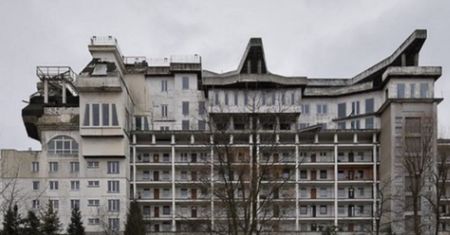 Willa na dachu bloku przejdzie do przeszłości. Ogłoszono przetarg