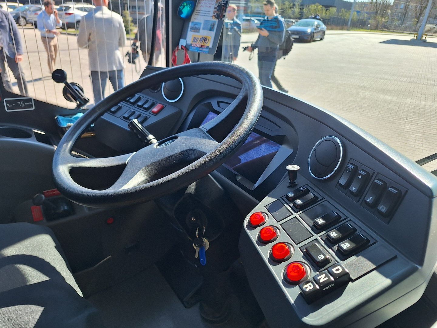 Ekspert o zakupach pojazdów do ewakuacji. "W kryzysie autobus elektryczny daleko nie pojedzie"