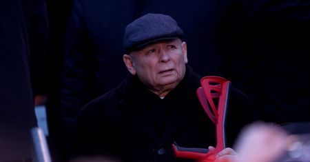 "Pies" rozjuszył frakcje, Kaczyński stracił panowanie nad PiS. W kuluarach wrze