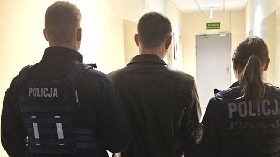 Kierowca mercedesa próbował przekupić policjantów.