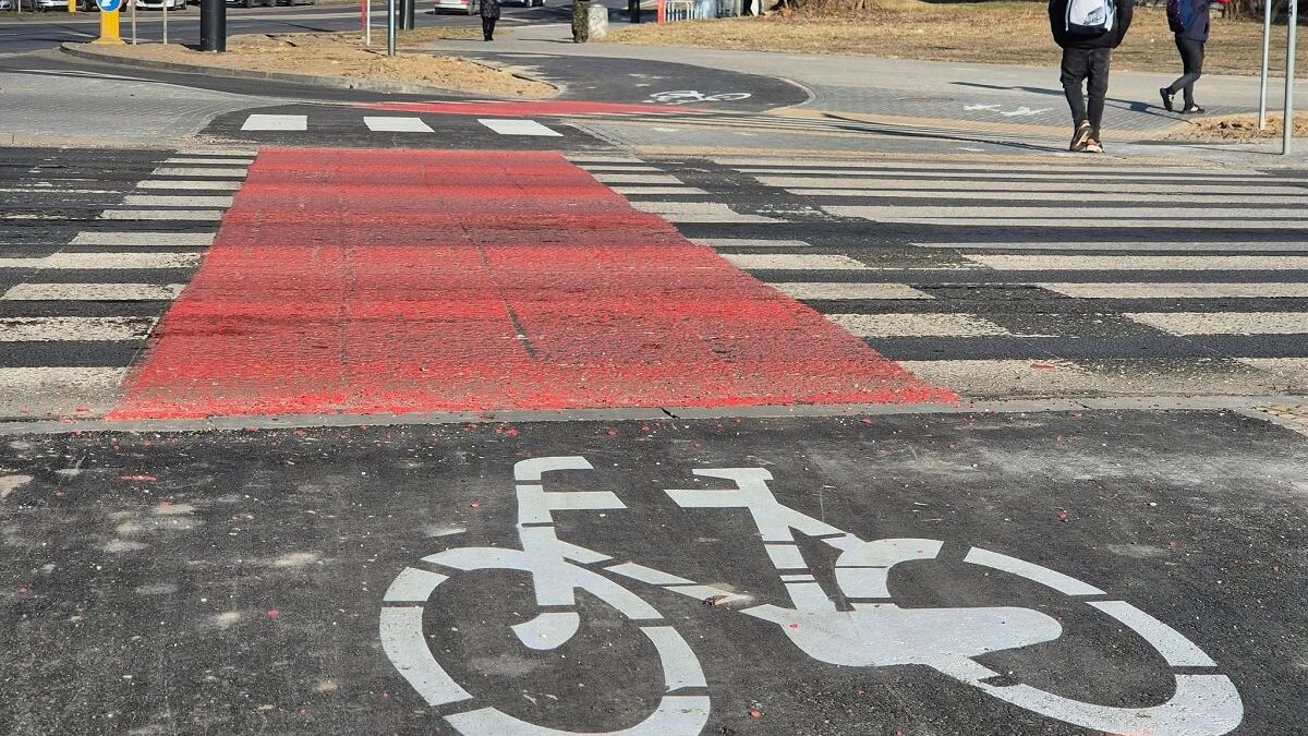 Droga dla cyklistów i przejście dla pieszych