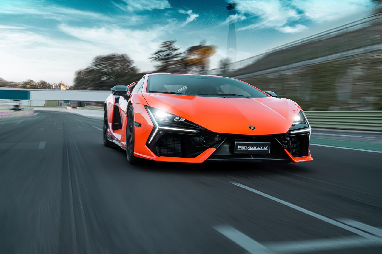 Lamborghini Revuelto on the Vallelunga track