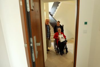 Seniorzy odebrali klucze do mieszkań przy ulicy Mariackiej w Katowicach. Przygotowano je specjalnie dla nich