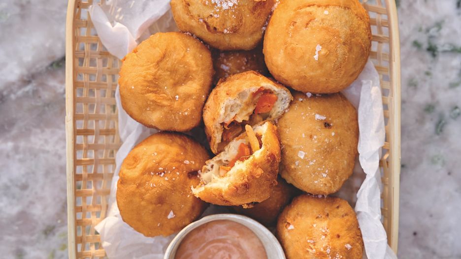 Pączki z kimchi i mozzarellą