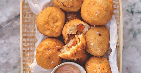 Pączki z kimchi i mozzarellą