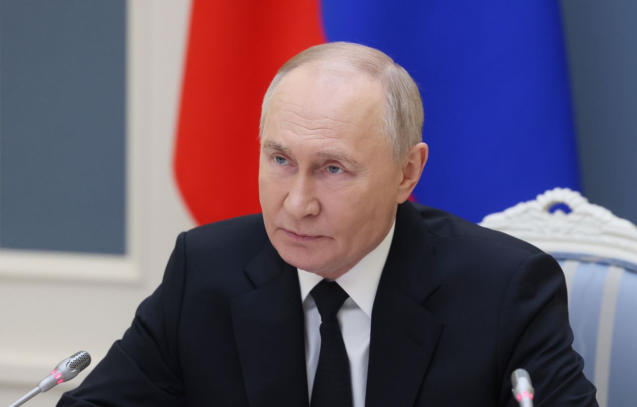 Russian elites uneasy: Sanctions squeeze economy tighter