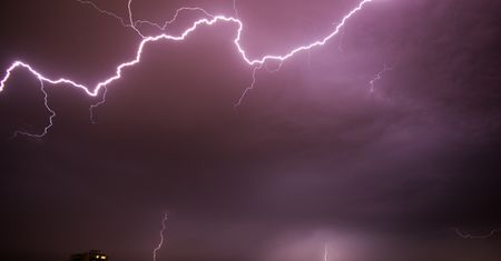 Gdzie jest burza? Radar burzowy i mapa wyładowań w aplikacji mobilnej