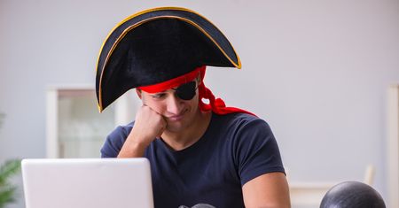Francja idzie na wojnę z piractwem. Będą blokować całe domeny